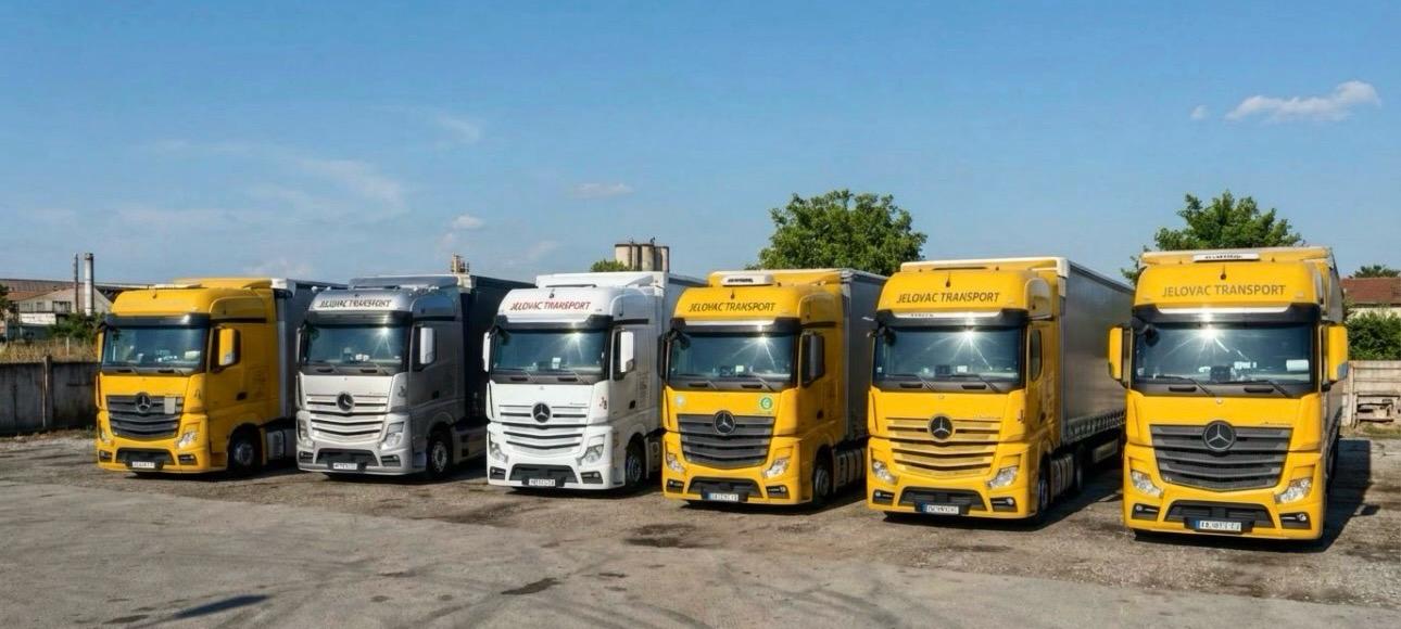 Flota Mercedes-Benz kamiona Jelovac Transport poređana na parkingu